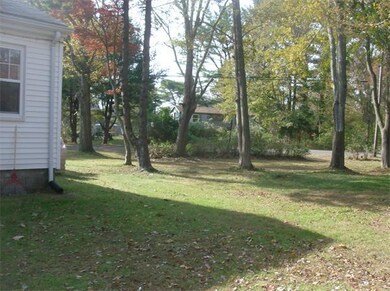 6 Kingston St, North Dartmouth, MA 02747 - photo 3