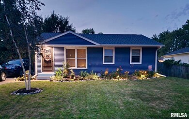 2112 W 54th St, Davenport, IA 52806 - photo 2