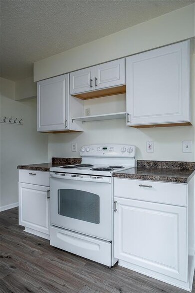 6418 Scott St, Davenport, IA 52806 - photo 7