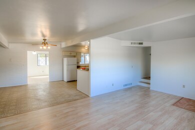 5 Living Room photo a