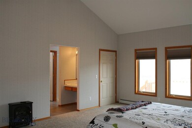 Large quiet Master with very large walk-in closet