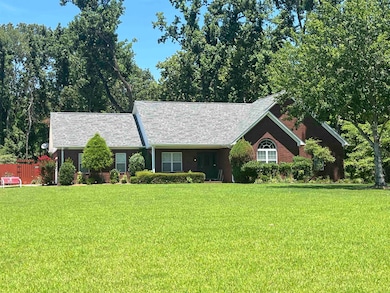 Ranch-style house with a front yard