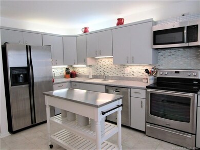 12 Boulevard Dr unit 140, Danbury, CT 06810 - photo 3