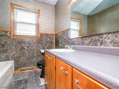 3917 Oakshire Rd, Des Moines, IA 50310 - photo 6