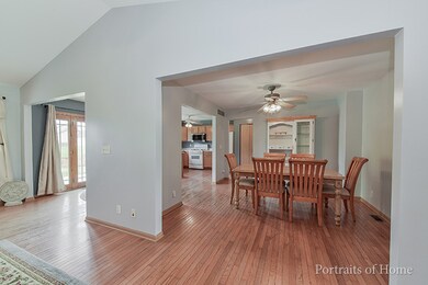 1412 Oakland Cir, North Aurora, IL 60542 - photo 4