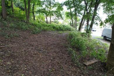 308 S Walnut St unit Rear, Slatington, PA 18080 - photo 5