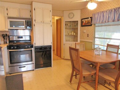 37240 Beverly Ave, Zephyrhills, FL 33542 - photo 3