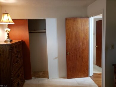 5426 E Lake Rd, Sheffield Lake, OH 44054 - photo 7