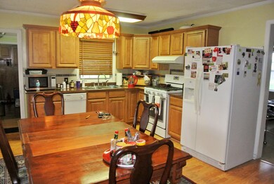 Eat-in Kitchen