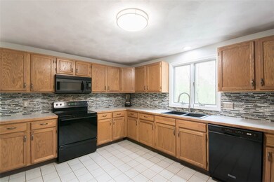 161 Spring Water Dr, Woonsocket, RI 02895 - photo 2