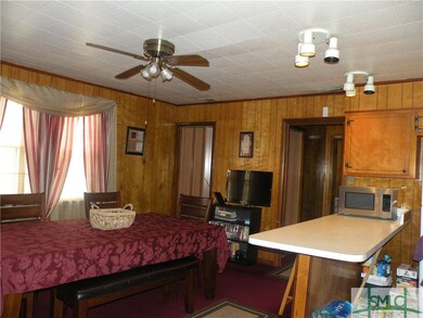 Breakfast Bar and Dining Room