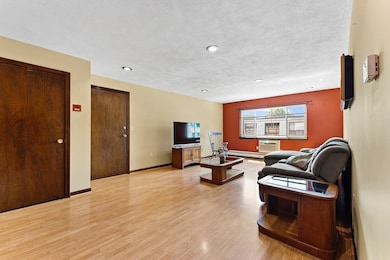 1 Hallmark Gardens unit 8, Burlington, MA 01803 - photo 5