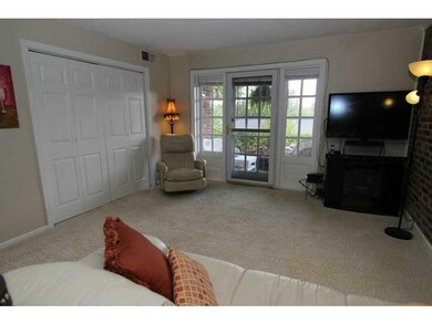 1070 Chatham Park Dr unit J, Pittsburgh, PA 15216 - photo 5