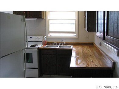 Kitchen. There is an area to the left of the refri