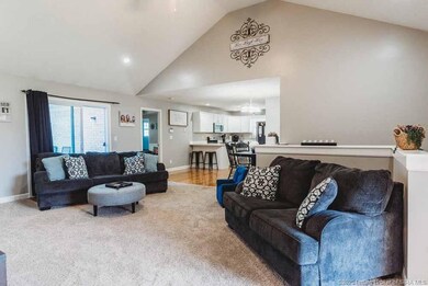 4423 Country View Dr, Floyds Knobs, IN 47119 - photo 3