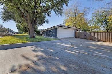 1607 Malibu Dr, Carrollton, TX 75006 - photo 3