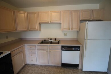 73 E Broadway unit Z, Derry, NH 03038 - photo 4