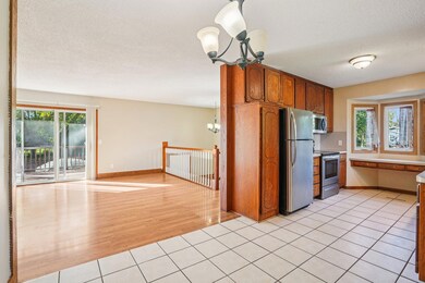 7-web-or-mls-Kentucky Ave N-S0310-007.jpg