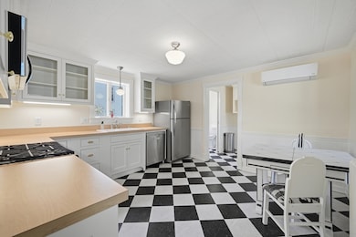 15 Crescent St, Millers Falls, MA 01349 - photo 2