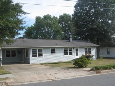 620 Thomas St, Reidsville, NC 27320 - photo 5