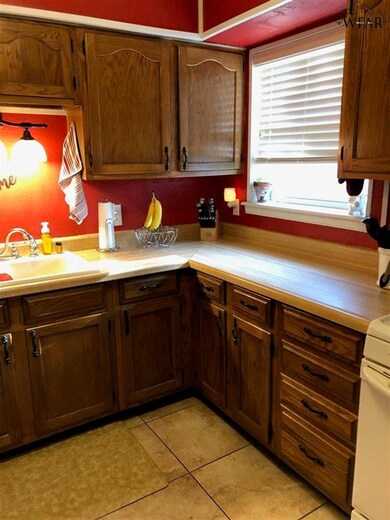 1323 Montgomery St, Wichita Falls, TX 76302 - photo 7