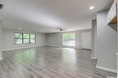 1502 Manor St, Conway, AR 72034 - photo 5