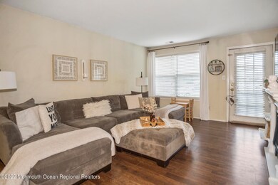 _RMJ7911 family room