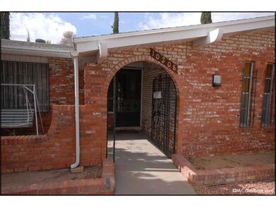 10208 Woodway Dr, El Paso, TX 79925 - photo 2