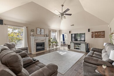 19806 E 38th St S, Broken Arrow, OK 74014 - photo 6