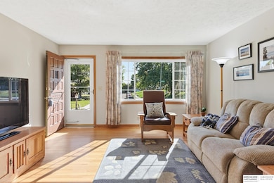 7734 Hascall St, Omaha, NE 68124 - photo 4