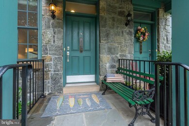 916 Slaters Ln, Alexandria, VA 22314 - photo 2