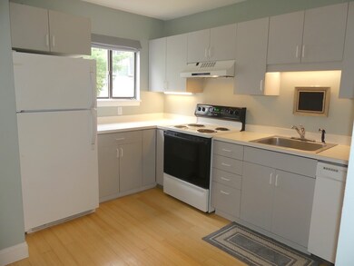 170 E Hadley Rd unit 52, Amherst, MA 01002 - photo 3