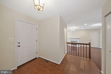 9412 Vineyard Haven Dr, Montgomery Village, MD 20886 - photo 3