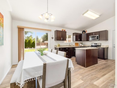Dining & Kitchen area