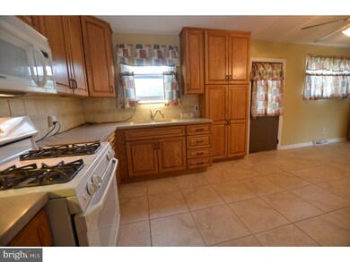 739 W 12th St, New Castle, DE 19720 - photo 7