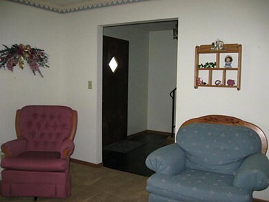 2853 Longfield Rd, Columbus, OH 43204 - photo 5