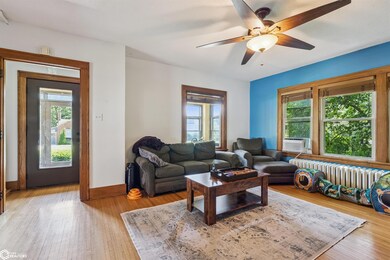 909 Elm St, Grinnell, IA 50112 - photo 5