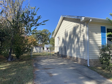 582 Anita Dr, Clarksville, TN 37042 - photo 2