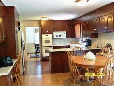 102 Harbey Rd, West Springfield, MA 01089 - photo 3