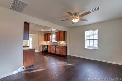 110 S Vann St, Chouteau, OK 74337 - photo 7