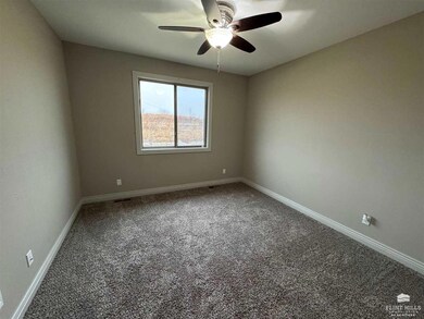 8747 N Kelliann Way, Manhattan, KS 66502 - photo 5