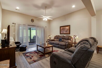 05_WillingtonPlace_604_Living01