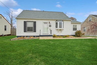 1820 8th Ave SW, Cedar Rapids, IA 52404 - photo 2