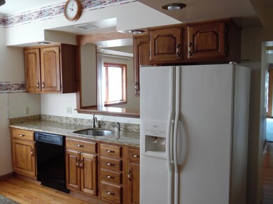 387 Osceola Ave, Kingston, PA 18704 - photo 4