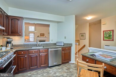 8302 Southern Oaks Ct, Lorton, VA 22079 - photo 7