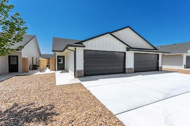 511 E Harper St, Valley Center, KS 67147 - photo 2