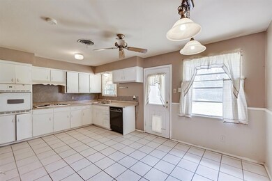 741 Oak Dr, Hurst, TX 76053 - photo 5