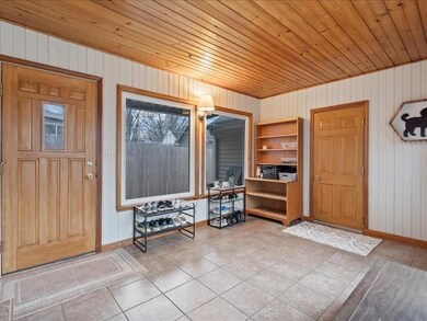 Mudrm. Breezeway Sunroom