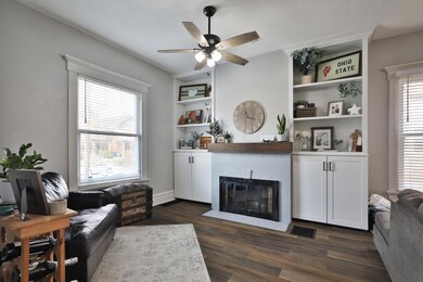 Summit dining or nook