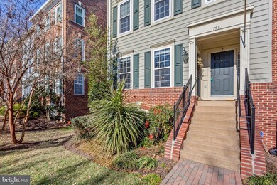 723 Massey Ln unit A, Alexandria, VA 22314 - photo 2